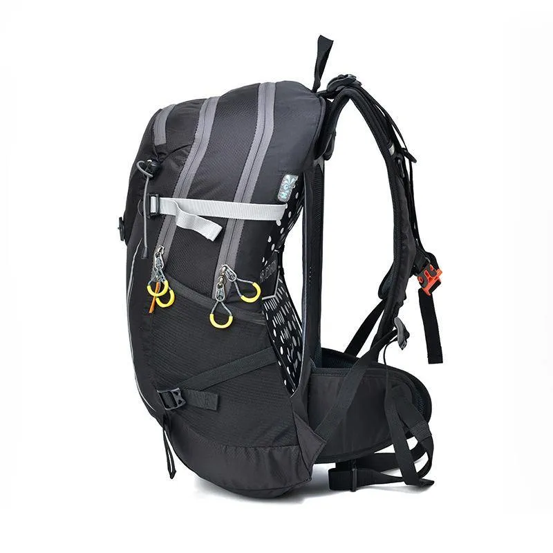 Lightweight Hiking Backpack With Rain Cover Traveling Daypack