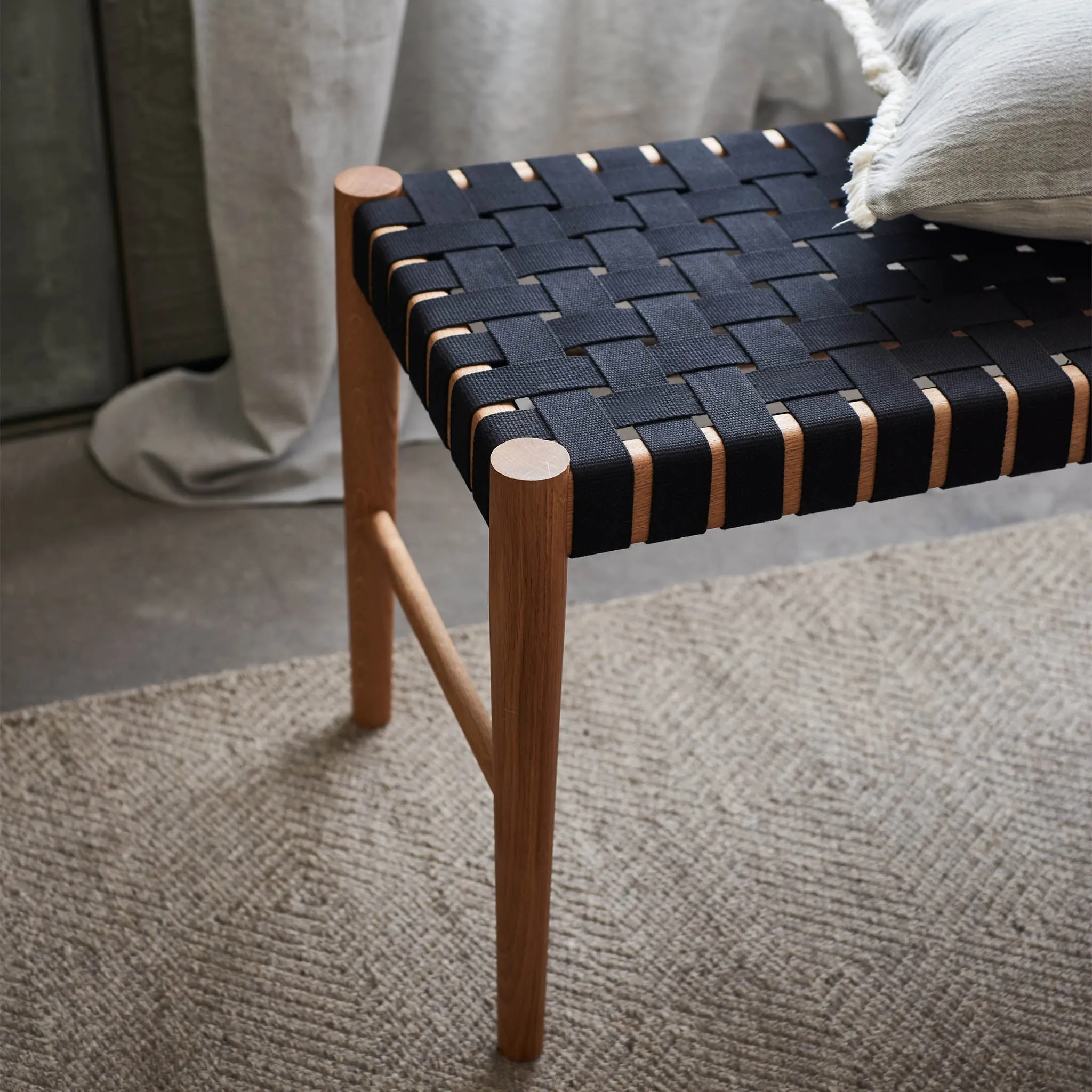 Zenica Stool [Natural Oiled Oak & Black]